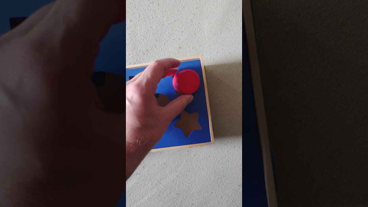 The Original Square Hole Girl Video + debunking ?