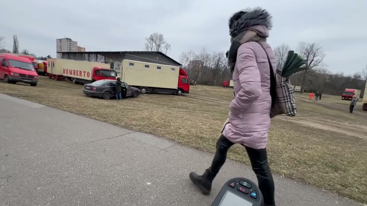 Cirkus Humberto Pardubice 2025 Příjezd transportů na plac