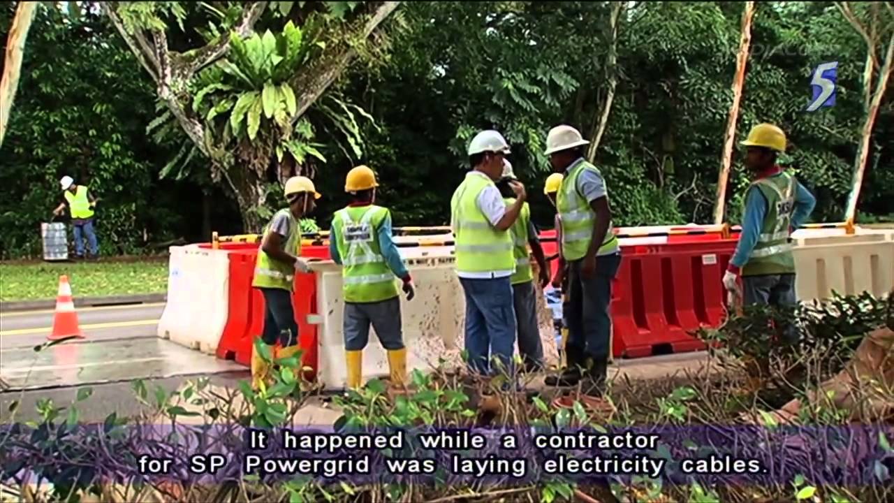 Sinkhole forms on Commonwealth Avenue West - 23Dec2013
