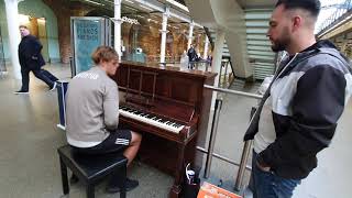 Fur Elise Battle Occurs Between Two Strangers on Public Piano