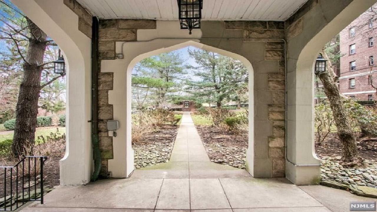 100 East Palisade Avenue, Englewood, NJ Presented by Renee Bouaziz