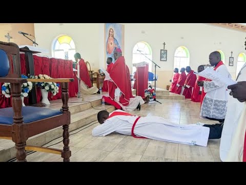 MUSAZATI BISHOP SANANENE IZI KWA APULE