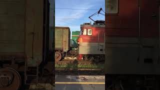 вл80с-348\495 проезжает на проход станцию Красноуфимск#ржд#поезда#электровозыроссии#