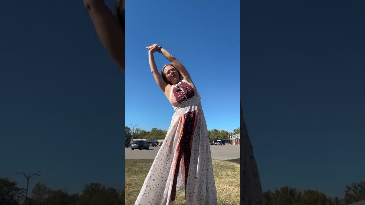 A quick stretch and breathing break, great for resetting, recharging, grounding into the earth.🌱