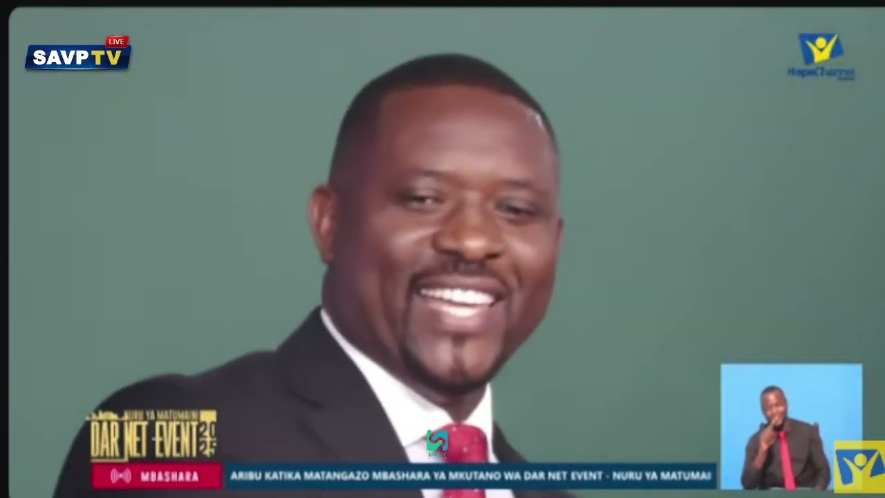 TUTAPAA - PR MUNENE MWANGI AKIIMBA LIVE NA ANGAZA CHOIR.