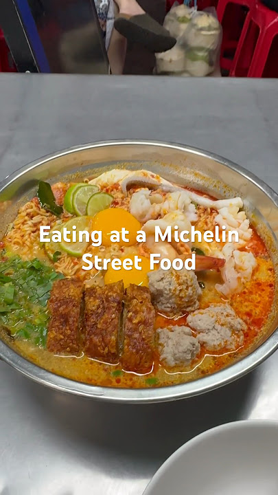 Eating at a Michelin Star Street Food in Bangkok 📍Jeh O Chula #thailand #bangkokthailand #michelin