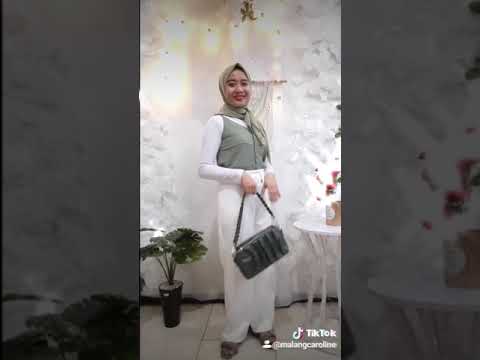 HIJABERS PAKAI BAJU HARAM ???