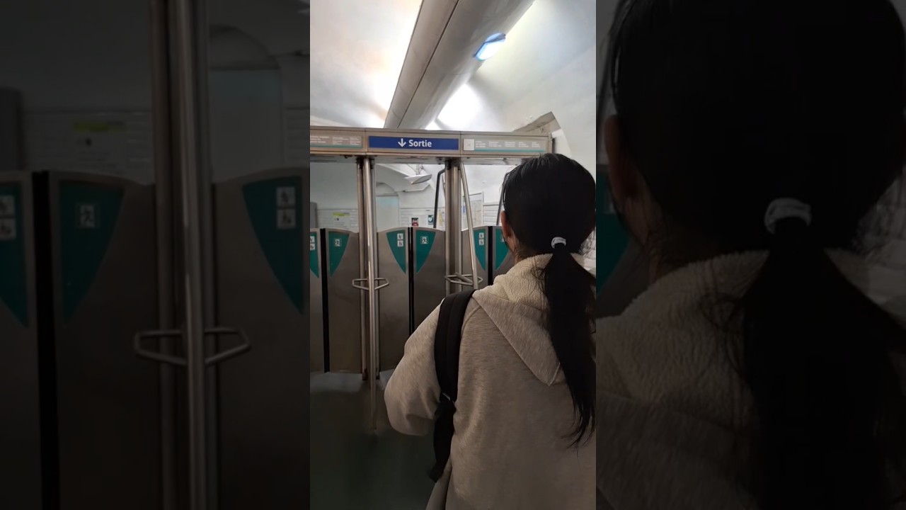 Unique Exit & Fare Gates @ Paris Métro Station 😍 