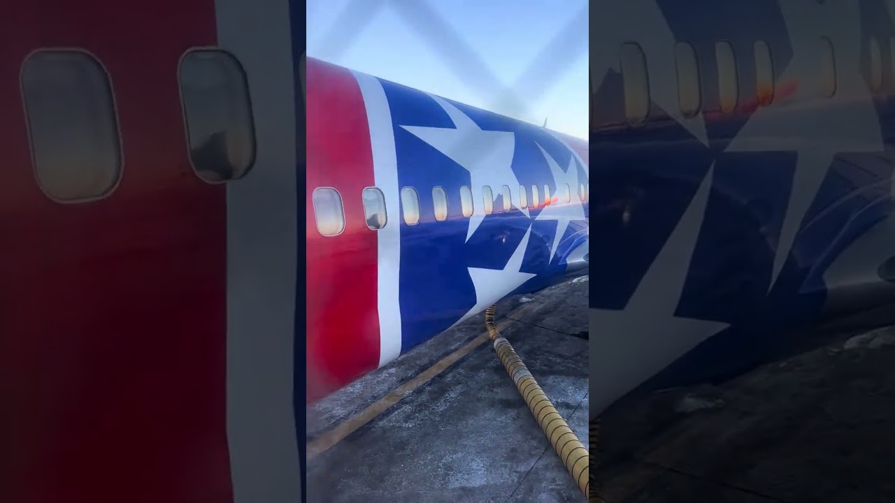 Boarding our featured "Tennessee One" plane !✈️ This unique paint scheme is a high-flying tribute to