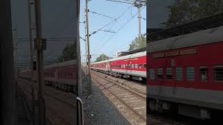 Full 12284/Hazrat Nizamuddin - Ernakulam Jn. Duronto Express skipping with WAP-7 #shorts #indianrailways News