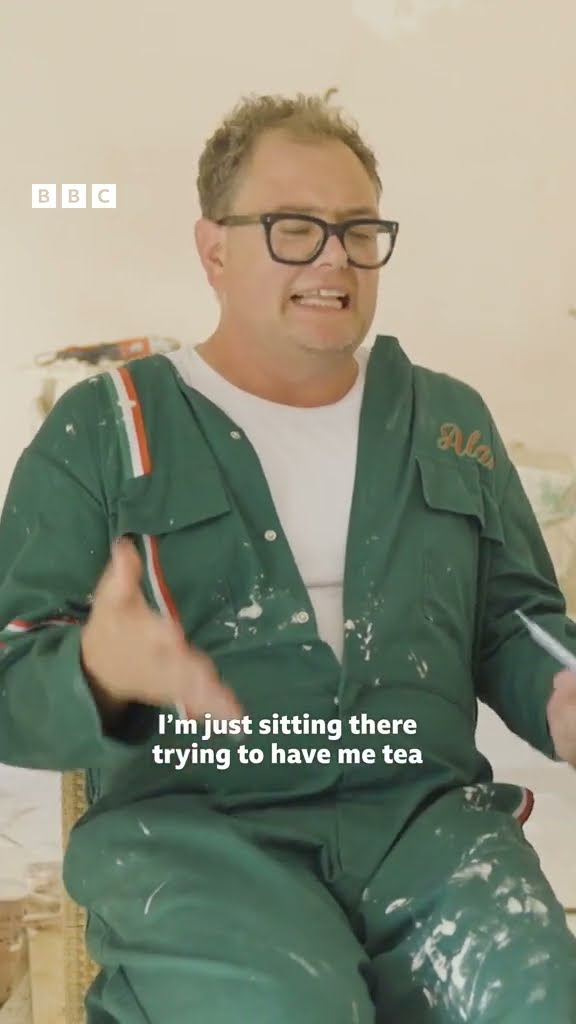When Alan Carr was new to TikTok... - BBC