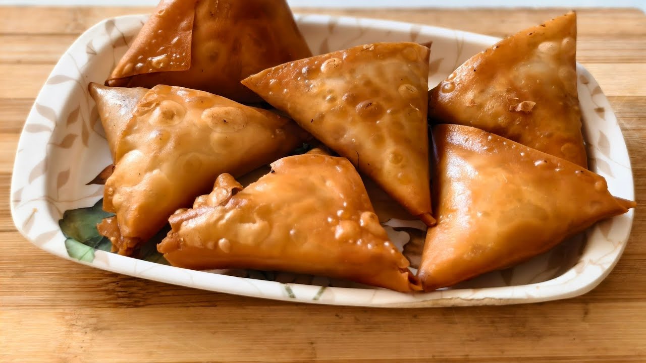 Stop making dry Samosas! Try this JUICY version 🍗 - YouTube