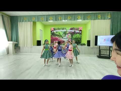 лёгкий танец на 8 марта