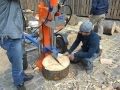 This machine chops wood, Железный дровосек,чудо техники эта машина рубит дрова.