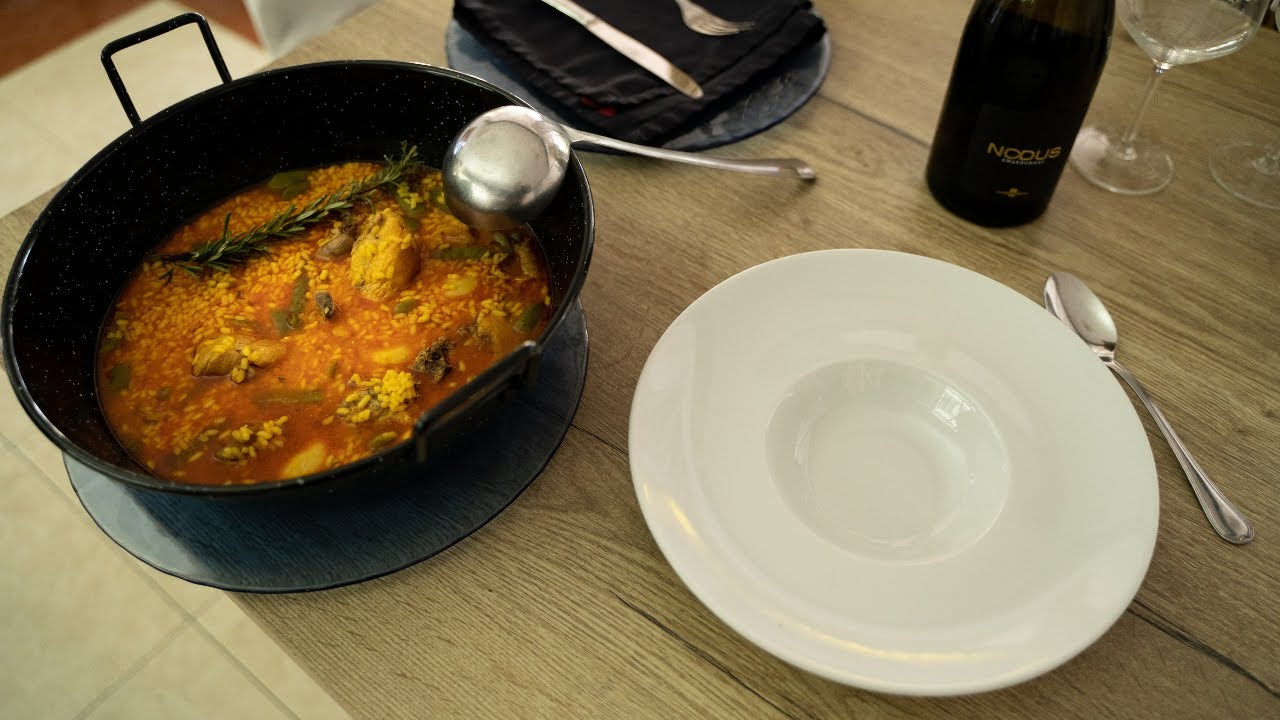 Arroz caldoso con pollo y conejo: aprende a cocinarlo con #MediterráneoEnAcción