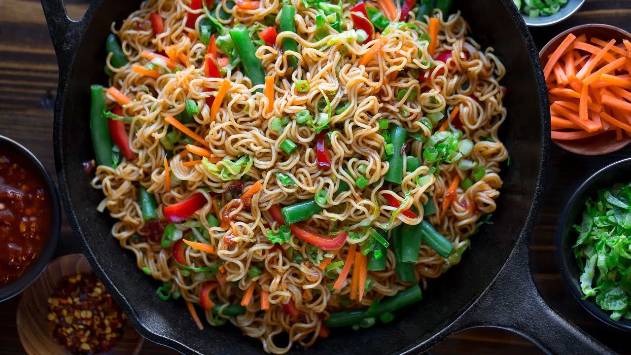 Chili Garlic Noodles Hakka Noodles Recipe Noodles Recipe Home