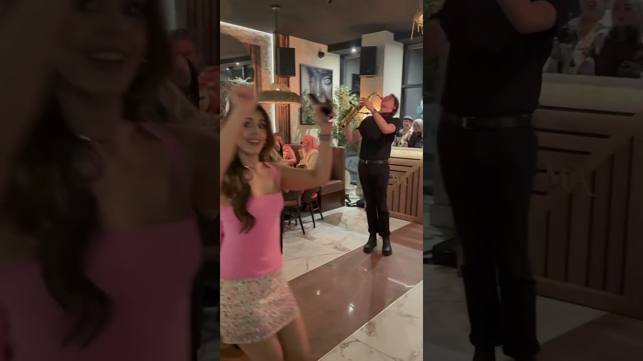 Our Friday night with the live music….✨🔥🥂 