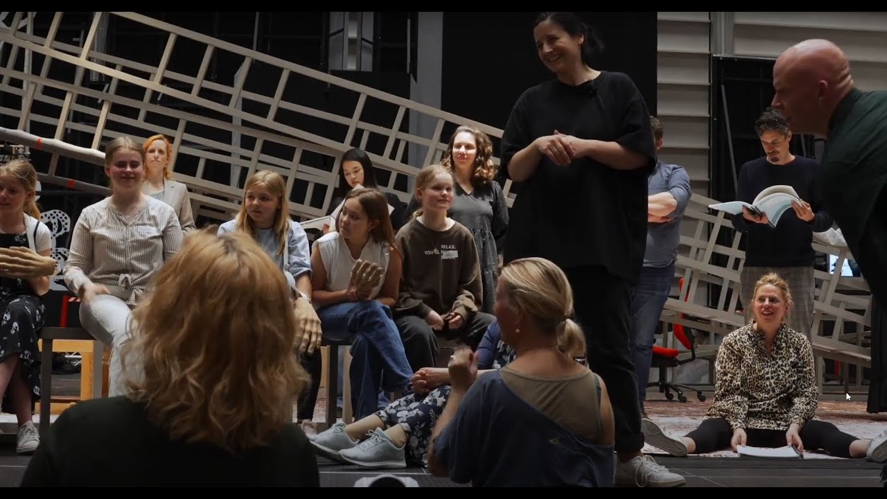 DET DANSKE PIGEKOR, MANUALEN. Kamera: Birgit Tengberg