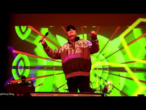 22-10-2022 蔡楓華情心永記演唱會 - 絕對空虛,紫色燈牌真好靚,大家等了整晚想聽的歌,仲一齊嗌一齊唱,好開心.