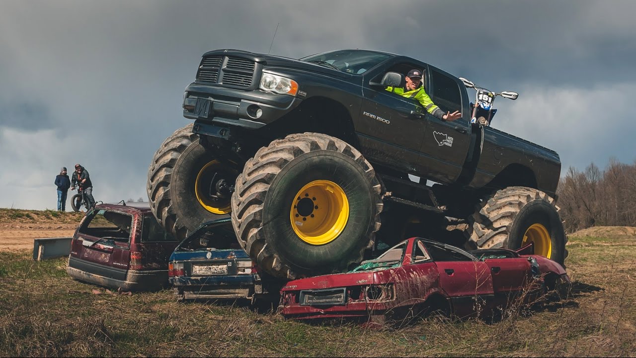 Танки против монстр траков. Ram TRX бигфут. Бигфут Додж рам TRX. Dodge Ram TRX Monster Truck. Dodge Ram монстр трак.