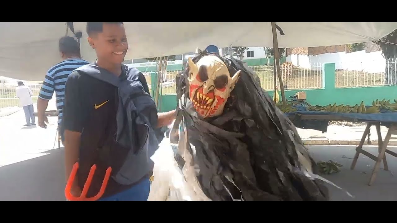 lá ursa diferente na feira de Gameleira olha