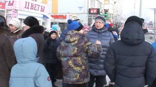 Олимпийский огонь в Омске 1 из 6 и видео(Встречающие олимпийский огонь, 14 часов, 9.11.2013., 2013-12-09T10:08:22.000Z)