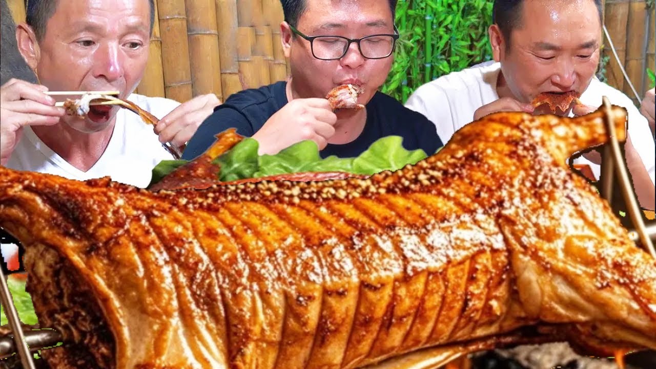 30斤羊，二弟做“烤全羊”烤得滋滋冒油，大口撕著吃真過癮【鐵鍋視頻】