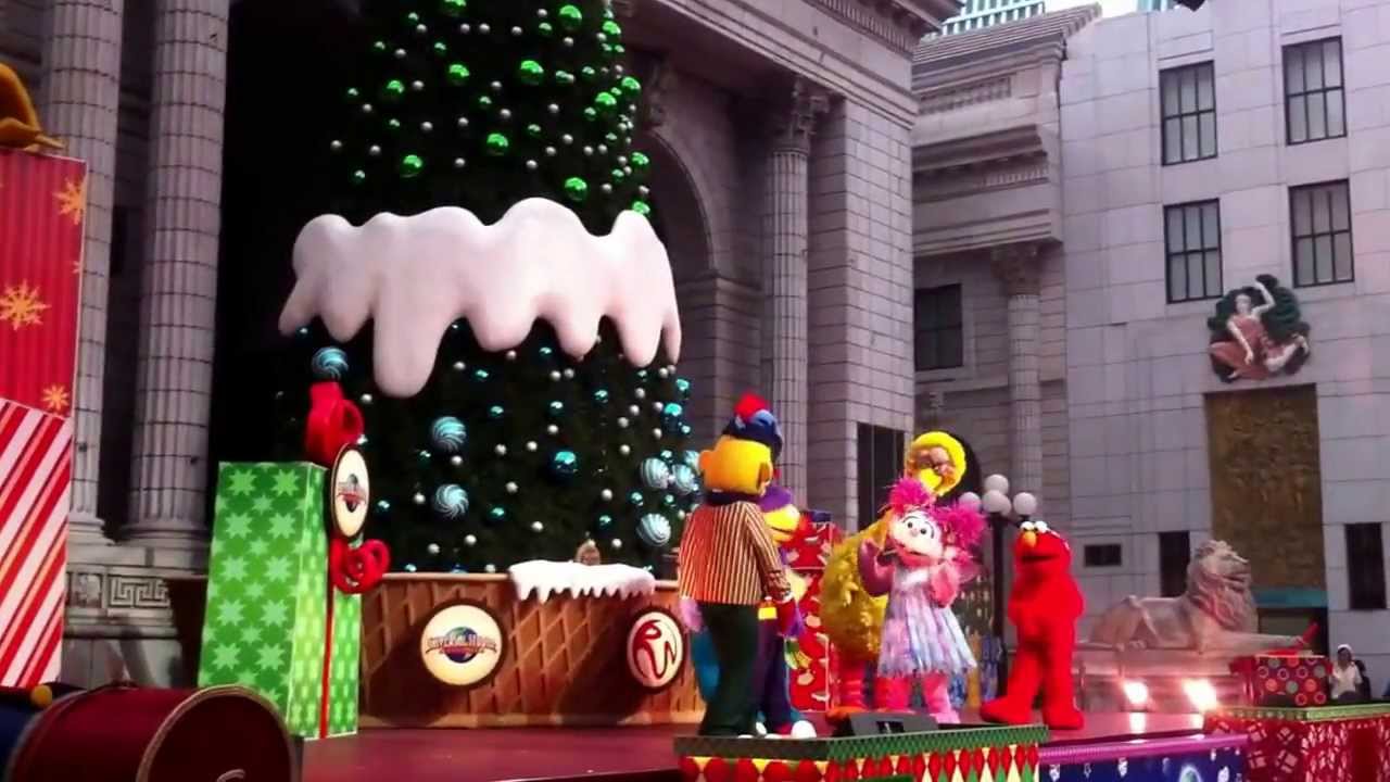 SEASAME STREET saves Christmas special in Universal Studio Singapore