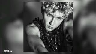 Download lagu Troye Sivan - One Of Your Girls (Instrumental)