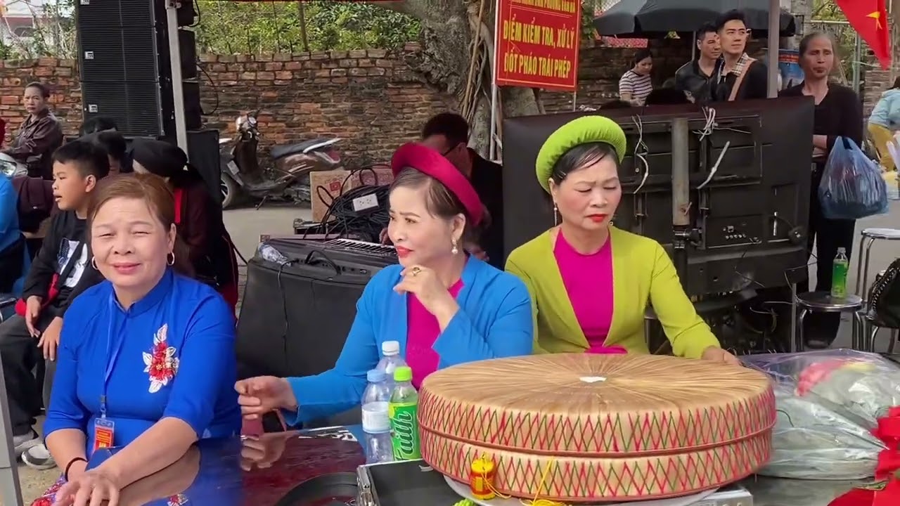 Ngồi Tựa Mạn Thuyền : CLBQH Hữu Nghi