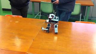 試作型四脚ロボット