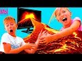 ПОЛ это ЛАВА Челлендж Папа и Мама играют в Роблокс Floor is lava Challenge