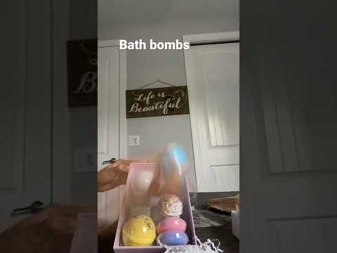 Unboxing bath bomb