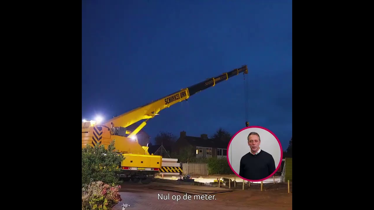 Hellenbroeckstraat   de eerste plaatsing van twee nieuwe woningen