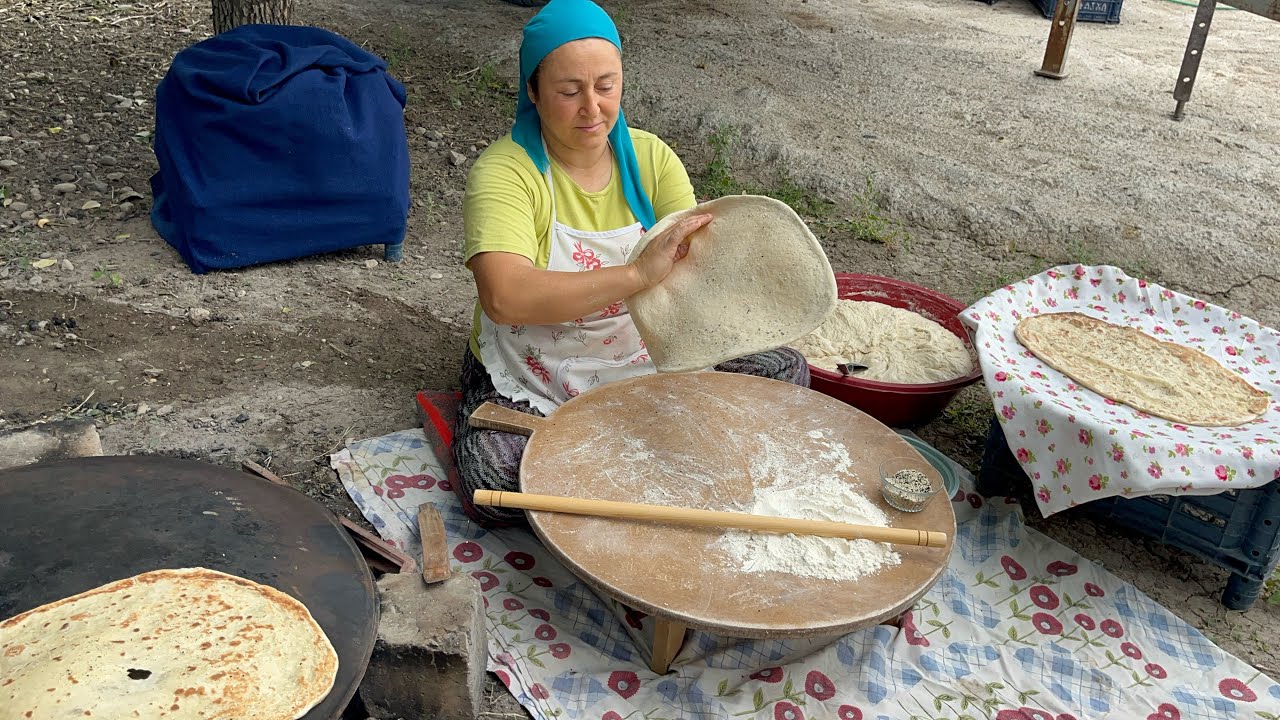 Usta ellerde çırpa çırpa açıp pişirdiğimiz ekşili ekmek sezonu açıldı❗️|Yarım çuval biber közledim 