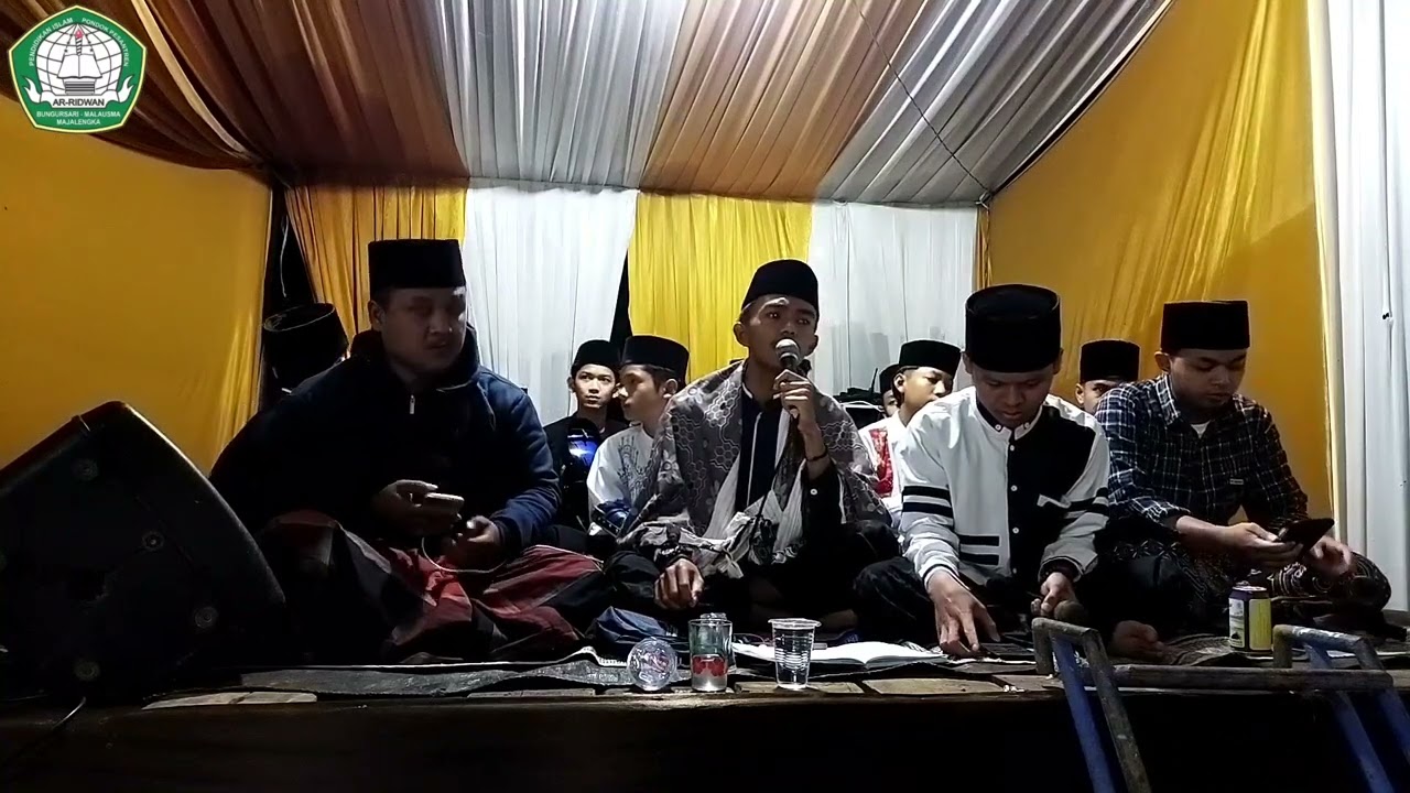 Penampilan grup sholawat Ponpes Ar-ridwan Bungursari di Cibujangga, Ds. Cipeundeuy