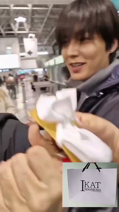 Lee Minho Indonesia Di Notice Lee Minho Hadiah Ultah di bawa Ke Milan FW24 #actorleeminho #leeminho