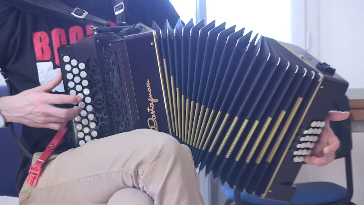 Aurélien Claranbaux ensenyant l'acompanyament de Nina