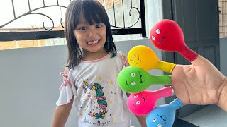 Kianza Play Filling Water in Balloons Daddy Finger Nursery Rhymes | Learn Colors With Balloons