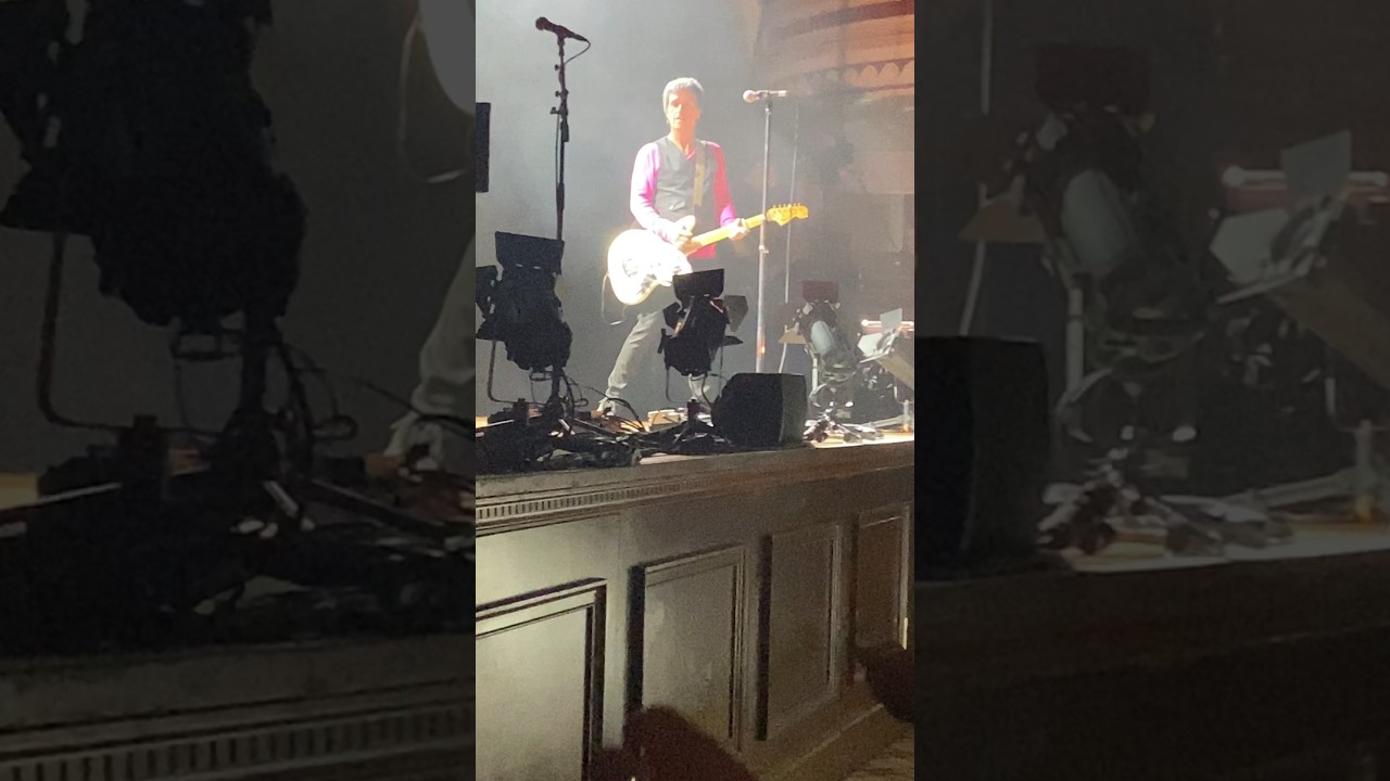 Johnny Marr - Bigmouth Strikes Again. Performed at Newcastle during Spirit Power tour