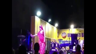 İzmi̇r Fuari 6 09 2013 Oryantal Dansçi Cemre Ve Mi̇krop