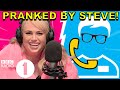 "I'm getting a creepy vibe!": Rebel Wilson PRANKED by Superfan Steve