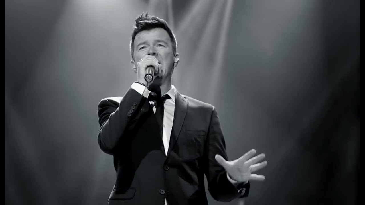 Песня i don t keep singing. Рик эстли. рик эстли фото. rick astley keep singing. keep singing рик эстли где послушать.