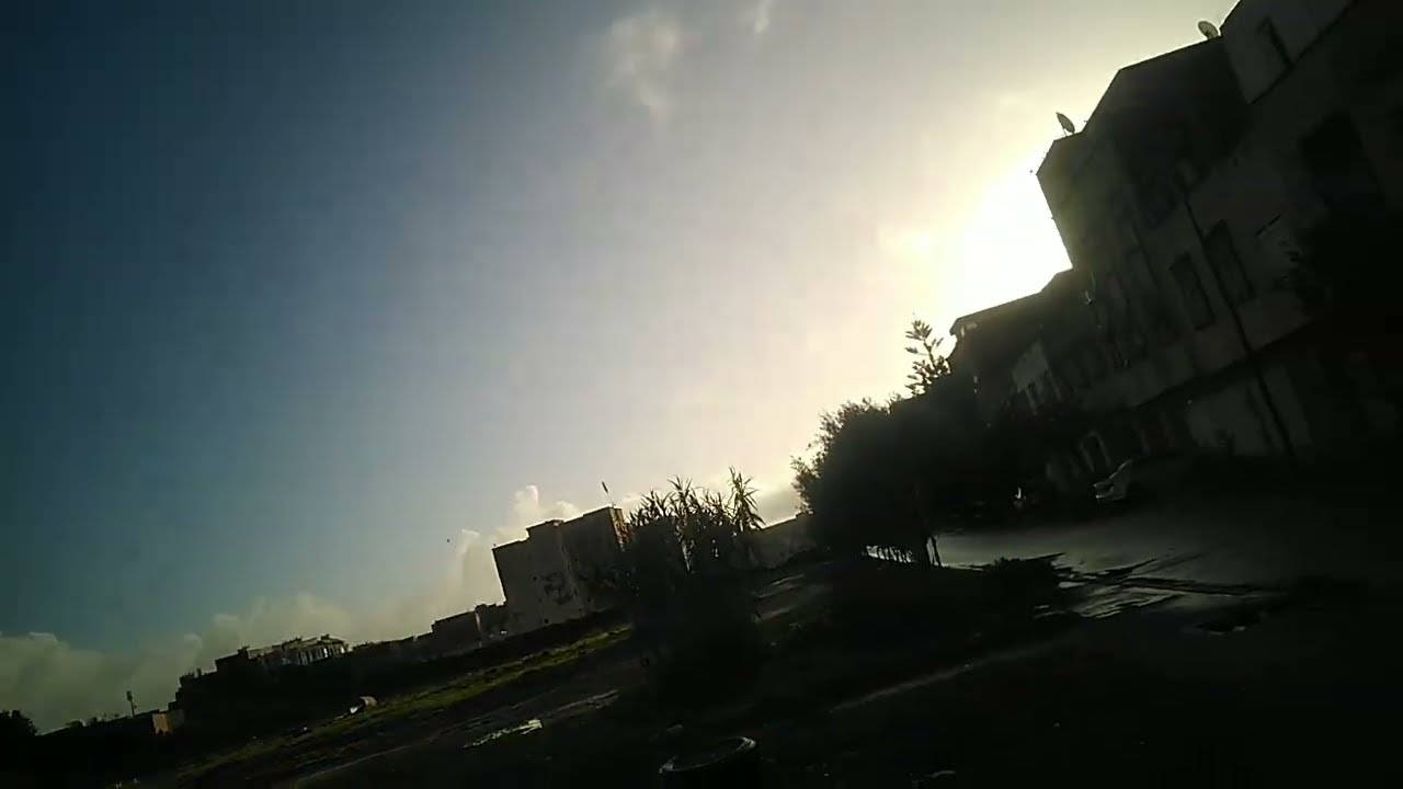 شمس مشرقة والجو جميل هذا اليوم في مدينة مكناس