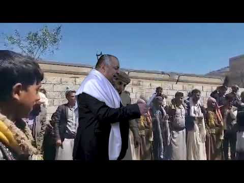 الحاوري يقلد الشاعر الغظنفر الحوسي