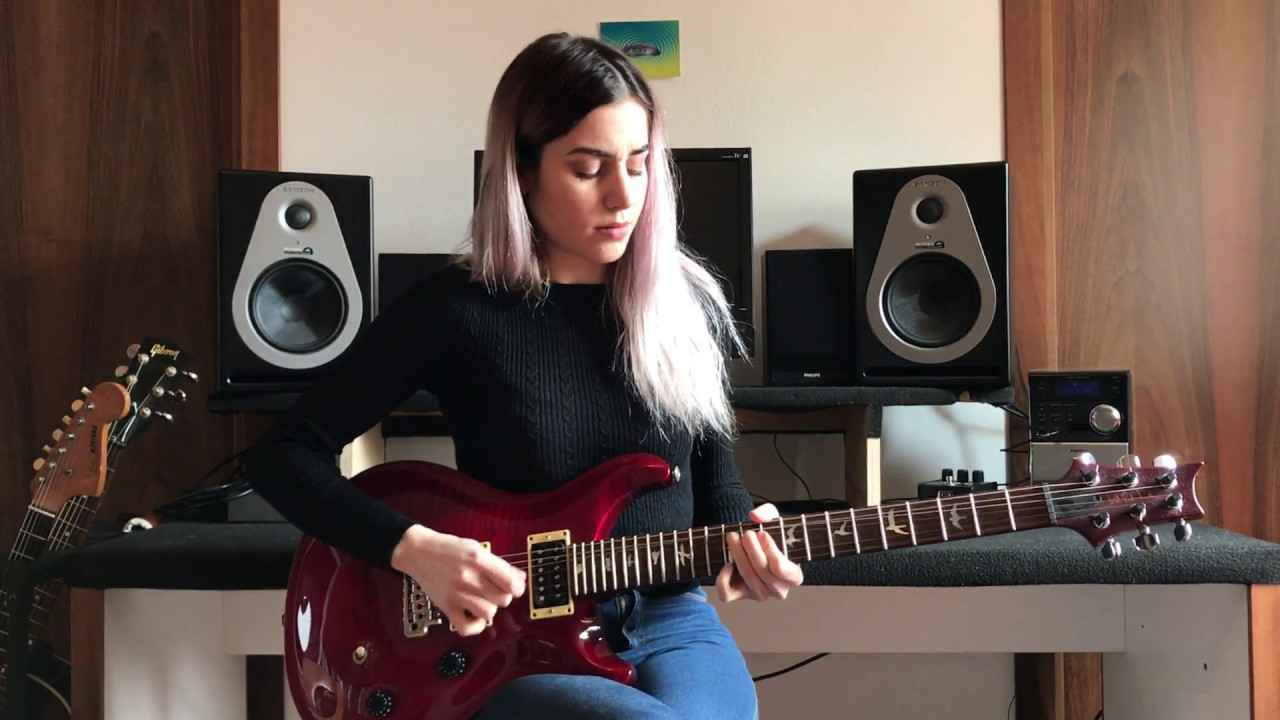 Queen - Don't stop me now guitar solo - cover by Simona Sansovini