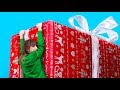 10 Giant Christmas Decor Ideas / Giant Christmas Ornaments