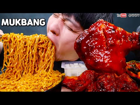 <strong>ASMR</strong> 틈새라면 신상 맵부심 틈새매운카레 &amp;amp; BHC붐바스틱 &amp;amp; 아삭한 총각김치 &amp;amp; 먹방 SPICY CURRY NOODLES &amp;amp; <strong>BBQ</strong> CHICKEN &amp;