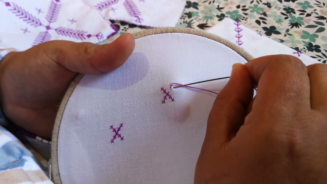 دخلي تعلمي كيفاش تطرزي رشيشة بالطرز بوانتي كروة / point de croix