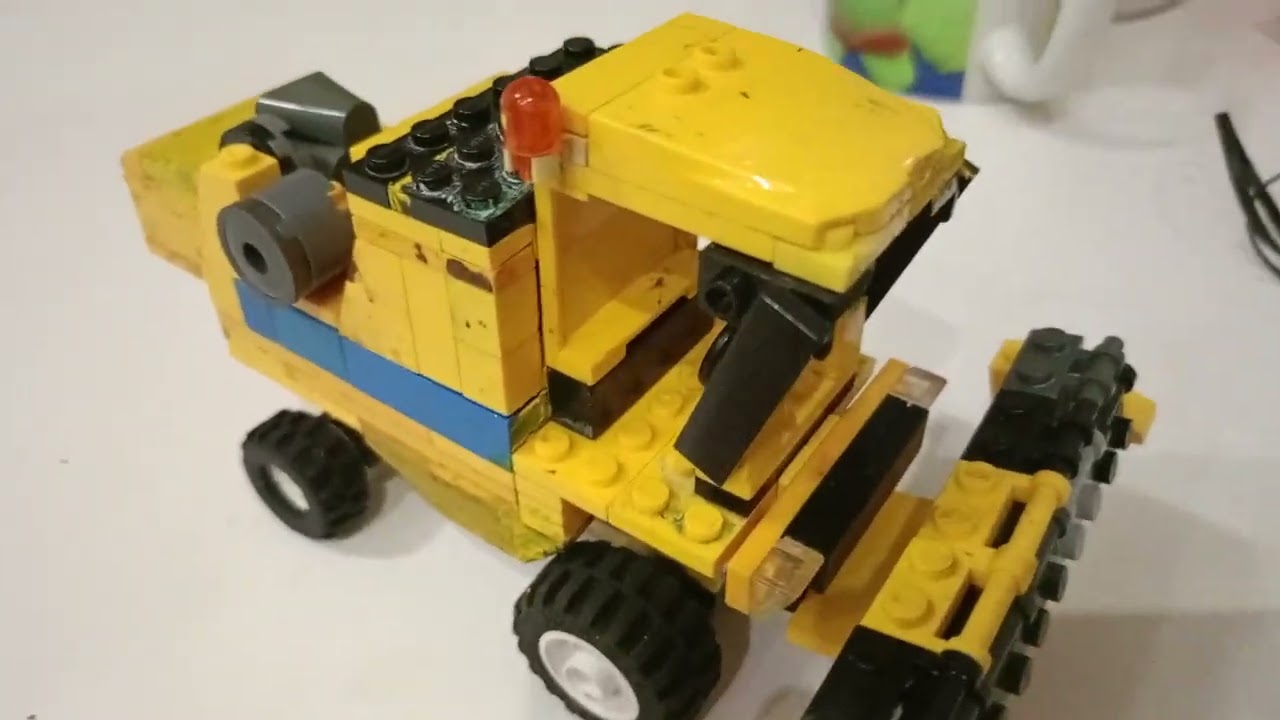 комбайн  New Holland CSX 7050 из Лего